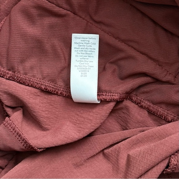 Athleta Trekkie North Shorts Zipper Pockets Burgundy Size 0 - Picture 10 of 10
